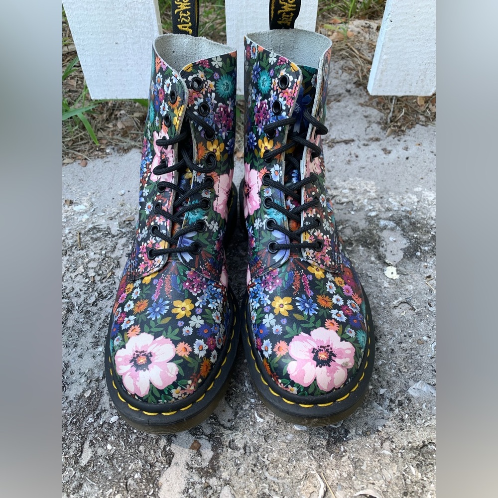 Dr Martens Pascal Wanderlust 90s boots size 8